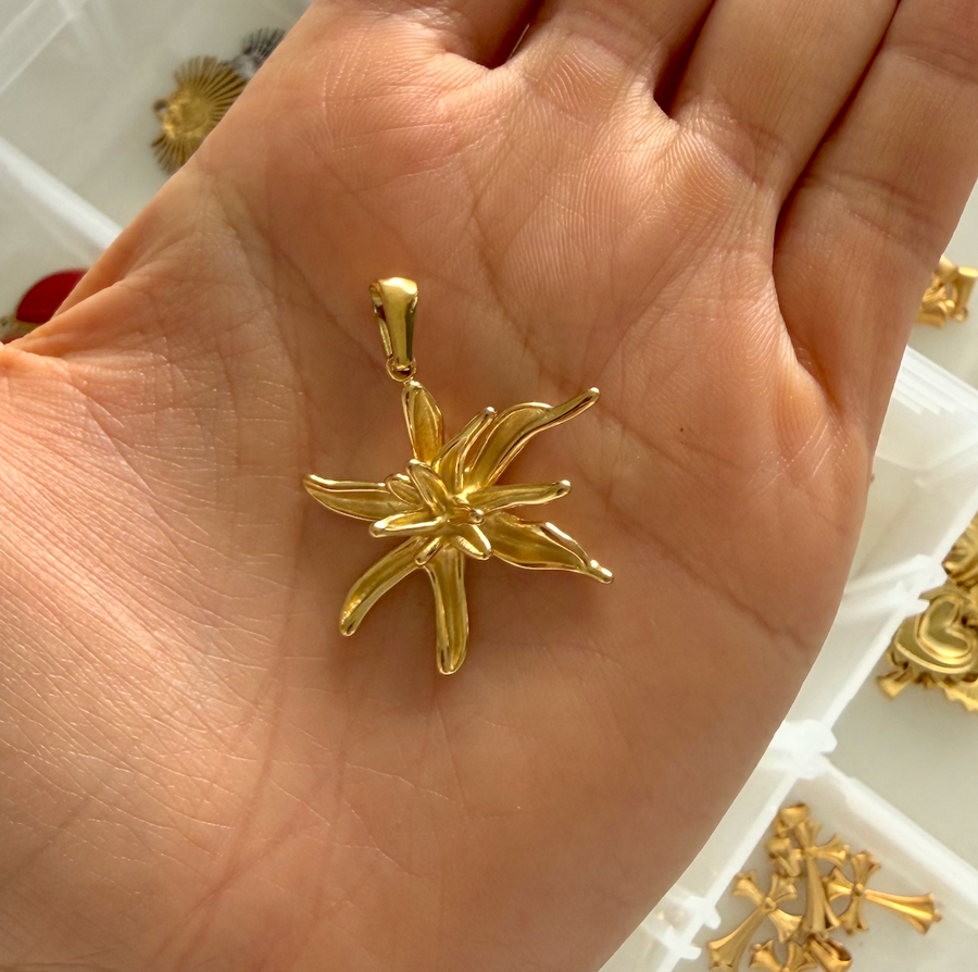 Chrysanthemum Charm | 18k Gold Plated